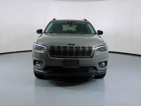 Used 2023 Jeep Cherokee Altitude Lux AWD/4WD image 3
