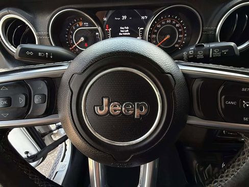 Used 2019 Jeep Wrangler Unlimited Sahara AWD/4WD image 15