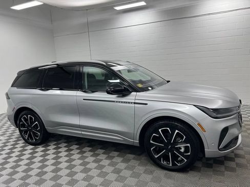 Certified 2024 Lincoln Nautilus Reserve AWD/4WD image 4