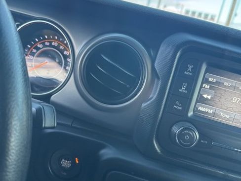 Used 2019 Jeep Wrangler Unlimited Sport image 32