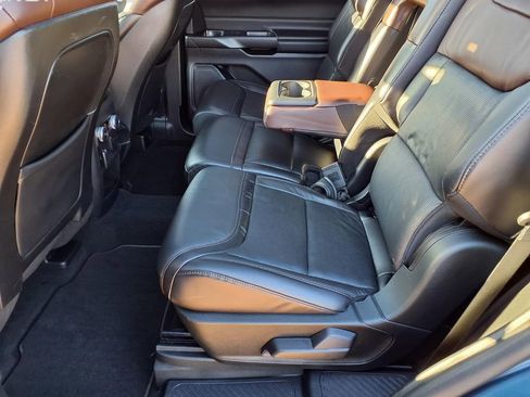 Used 2020 Ford Explorer Platinum w/ Premium Technology Package image 27