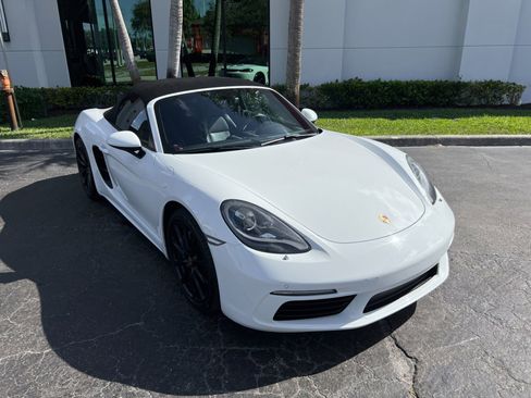 Used 2017 Porsche 718 Boxster image 16