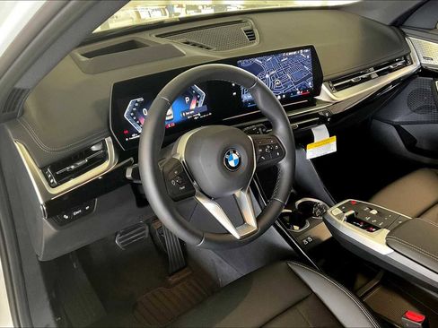 Used 2025 BMW X1 xDrive28i w/ Technology Package image 8