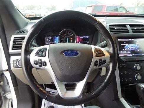 Used 2013 Ford Explorer XLT image 12