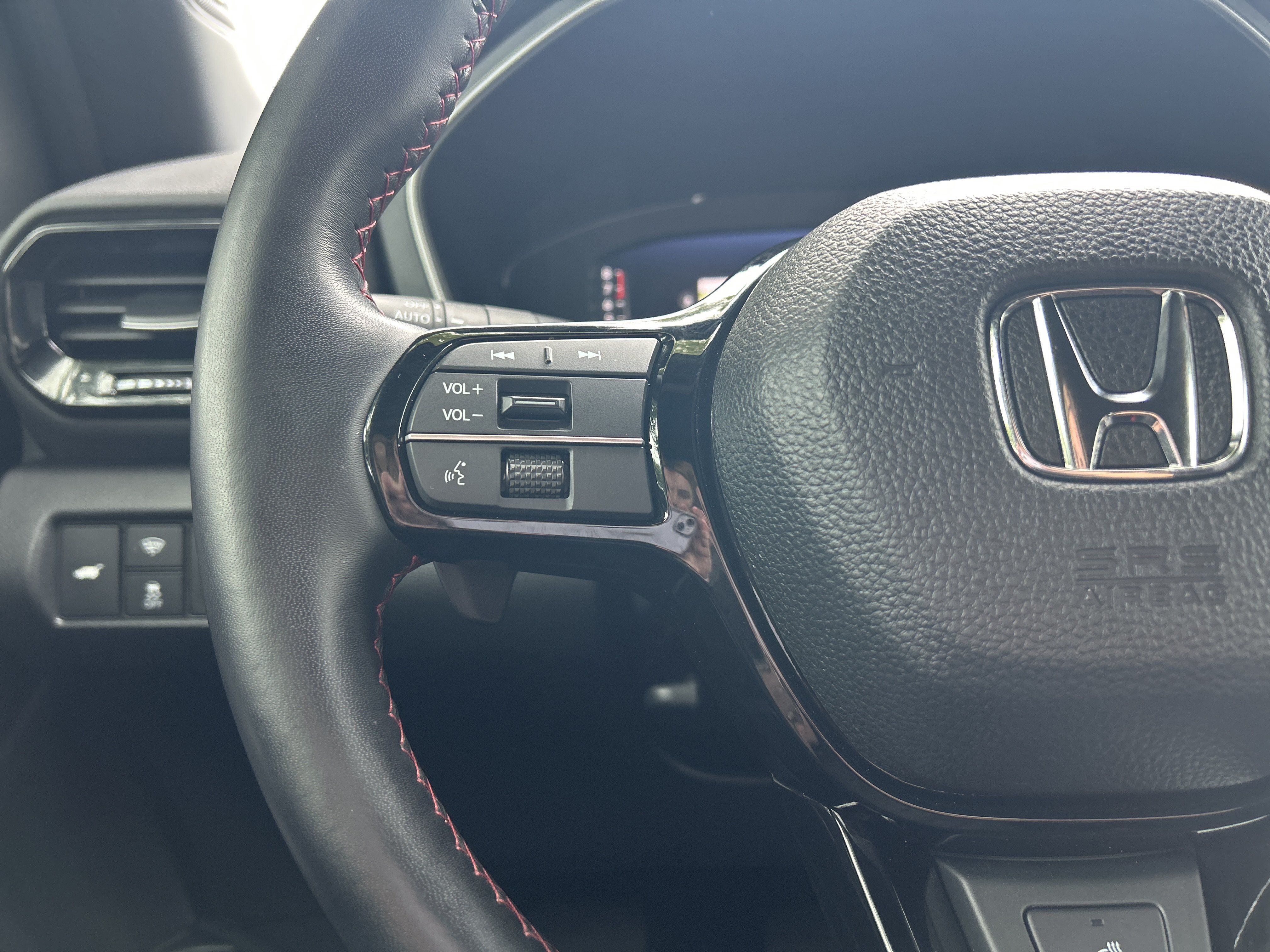Certified 2025 Honda Pilot Black Edition image 18