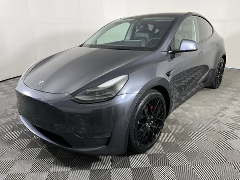 Used 2021 Tesla Model Y Performance image 4