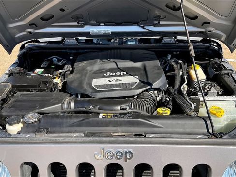 Used 2018 Jeep Wrangler Unlimited Sport S AWD/4WD image 9