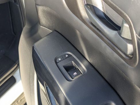 Used 2023 Nissan Pathfinder SV image 38