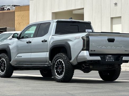 Used 2025 Toyota Tacoma TRD Off-Road w/ TRD Off Road Premium Package AWD/4WD image 5