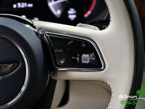 Used 2023 Bentley Bentayga AWD/4WD image 46