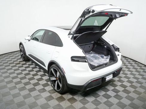 New 2026 Porsche Macan 4 Electric image 33
