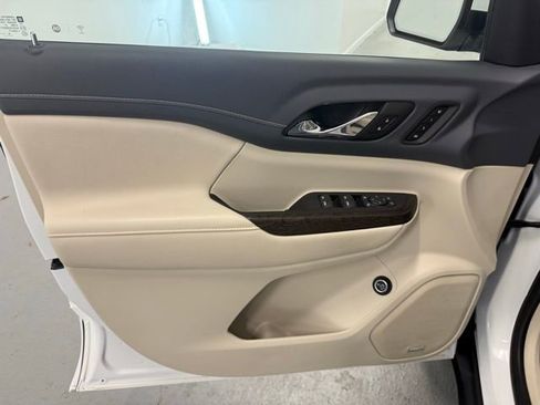 Used 2023 GMC Acadia Denali w/ Denali Technology Package image 14