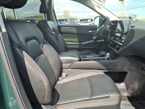 Certified 2023 Nissan Pathfinder SL w/ SL Premium Package AWD/4WD image 9