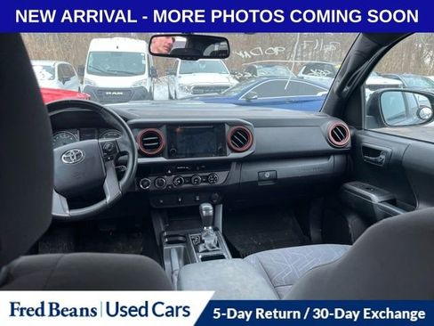 Used 2016 Toyota Tacoma TRD Sport w/ Towing Package image 13