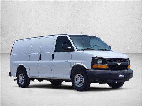 Used 2015 Chevrolet Express 2500 RWD image 3