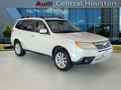 Used 2011 Subaru Forester 2.5X Premium image 6