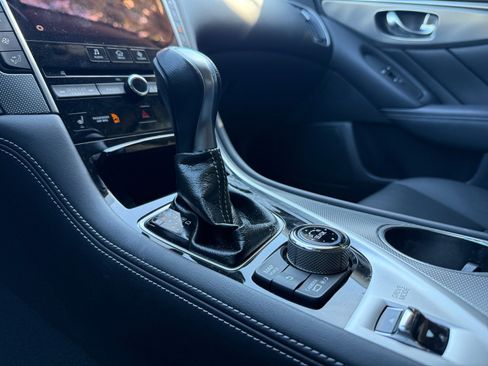 Used 2016 INFINITI Q50 3.0t Premium w/ Driver Assistance Package image 16