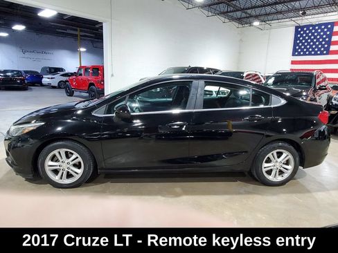 Used 2017 Chevrolet Cruze LT FWD image 12