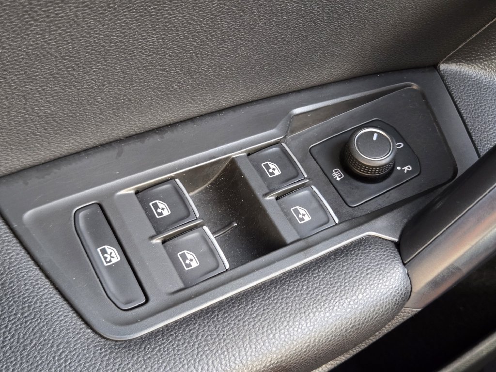 Used 2021 Volkswagen Tiguan SEL AWD/4WD image 27