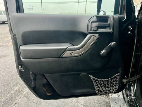 Used 2013 Jeep Wrangler Unlimited Sport w/ Connectivity Group image 27