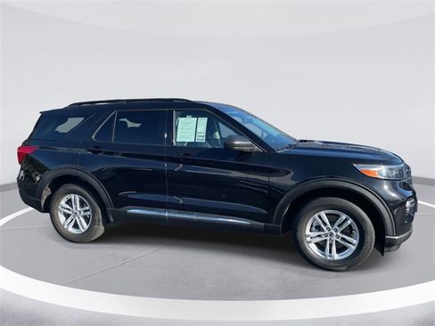 Used 2022 Ford Explorer XLT w/ Equipment Group 202A image 4