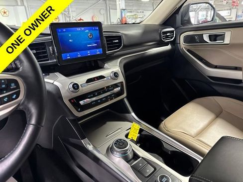 Used 2022 Ford Explorer XLT w/ Equipment Group 202A AWD/4WD image 18