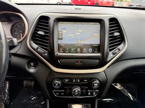 Used 2016 Jeep Cherokee Limited w/ Luxury Group AWD/4WD image 14