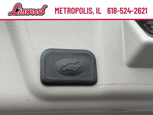 Used 2017 Buick Enclave Leather FWD image 6