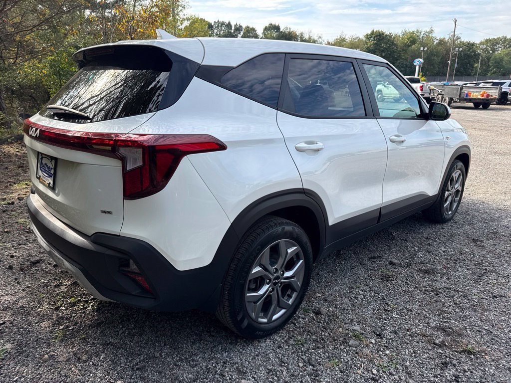 Used 2024 Kia Seltos LX AWD/4WD image 7