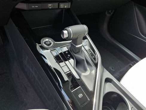 New 2026 Kia Niro EX FWD image 10