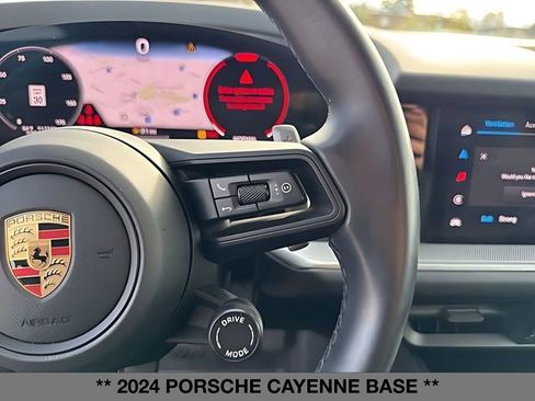 Used 2024 Porsche Cayenne w/ Premium Package AWD/4WD image 23