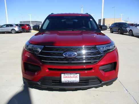 Used 2023 Ford Explorer XLT image 10