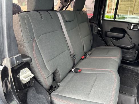 Used 2024 Jeep Wrangler Unlimited Rubicon AWD/4WD image 41