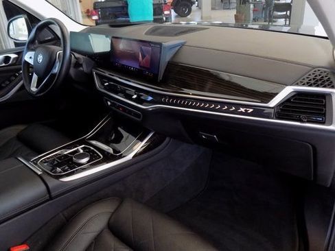 Used 2024 BMW X7 xDrive40i AWD/4WD image 22