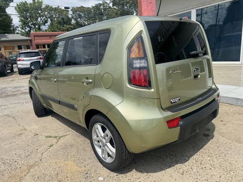 Used 2011 Kia Soul + w/ Audio Pkg FWD image 7