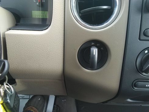 Used 2004 Ford F150 XLT image 32