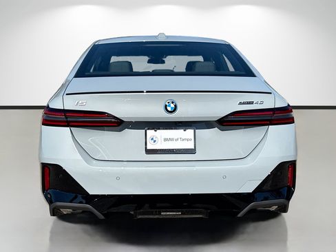 New 2026 BMW i5 eDrive40 image 4