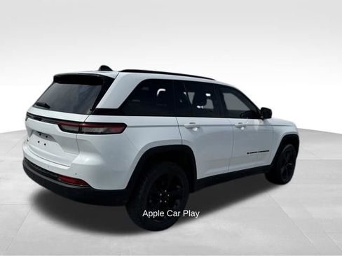 Used 2023 Jeep Grand Cherokee Altitude image 8