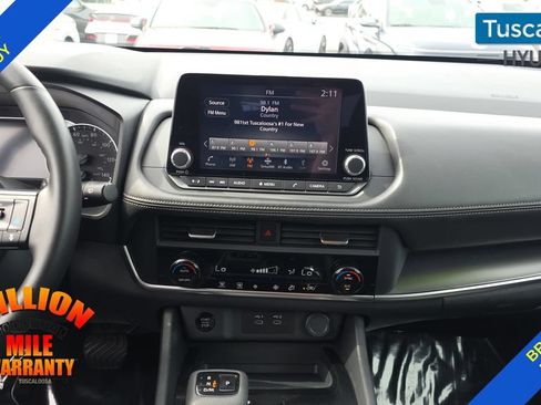 Used 2025 Nissan Rogue SV AWD/4WD image 26