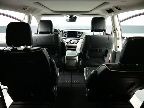 Used 2022 Chrysler Pacifica Limited image 40