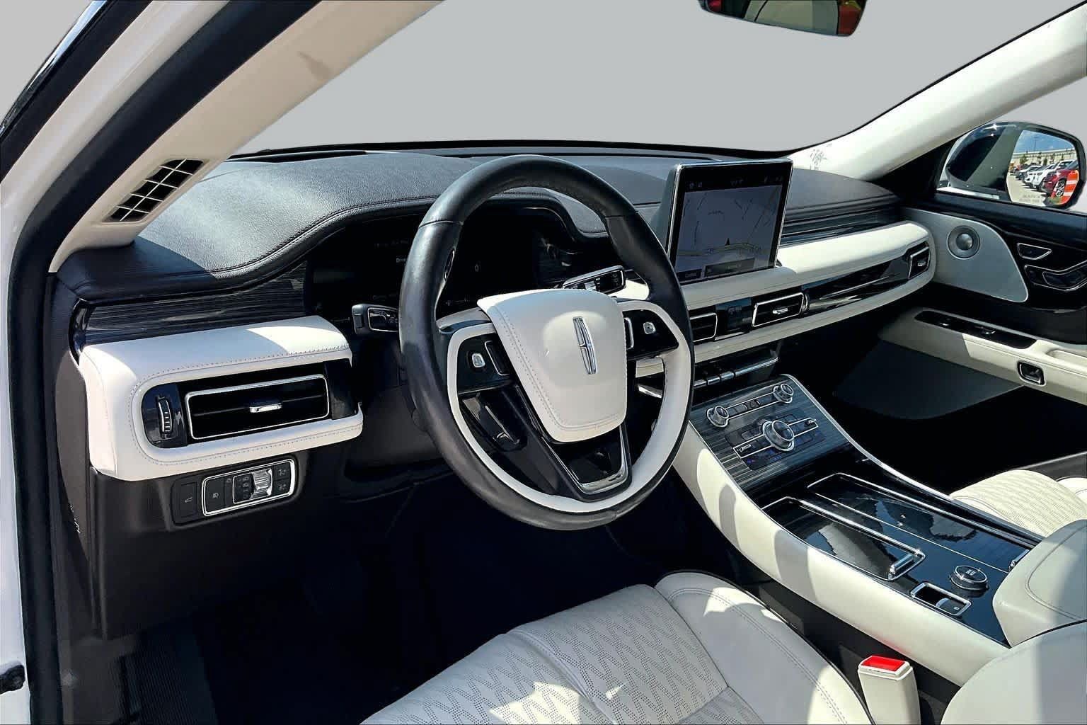 Used 2023 Lincoln Aviator Black Label AWD/4WD image 16