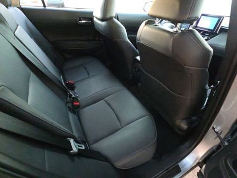 Used 2025 Toyota Corolla Cross XLE w/ Convenience Package image 28