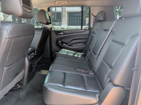 Used 2017 Chevrolet Suburban LT RWD image 23