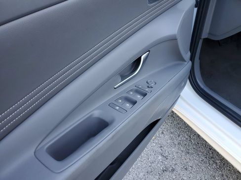 Used 2025 Hyundai Elantra SEL FWD image 14