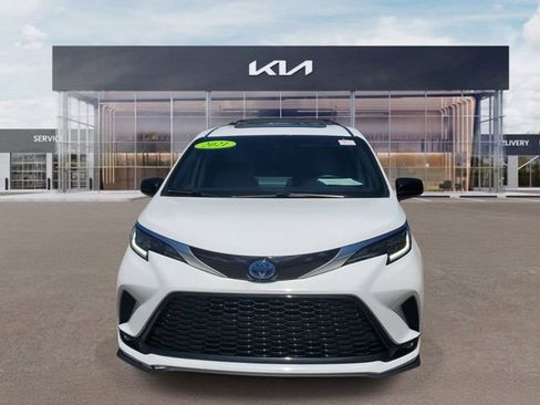 Used 2021 Toyota Sienna XSE image 2