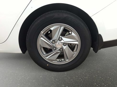 Used 2024 Hyundai Elantra SE FWD image 7