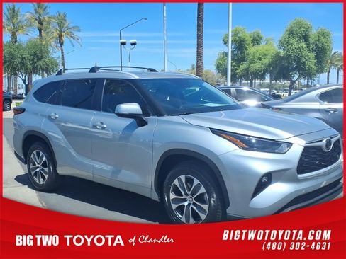 Used 2023 Toyota Highlander XLE FWD image 1