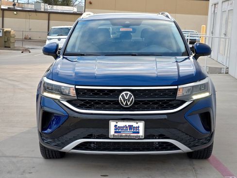 New 2024 Volkswagen Taos SE image 6