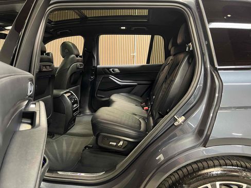 Used 2022 BMW X7 xDrive40i w/ M Sport Package AWD/4WD image 5