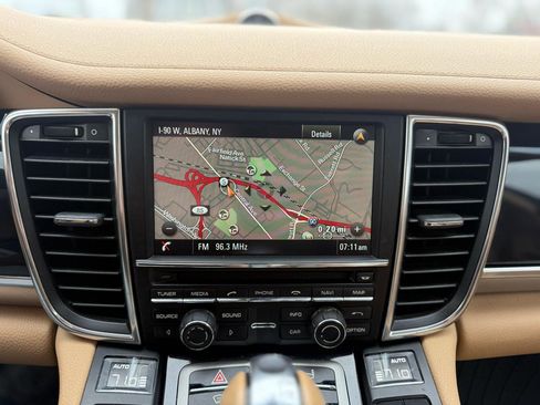 Used 2014 Porsche Panamera S image 34